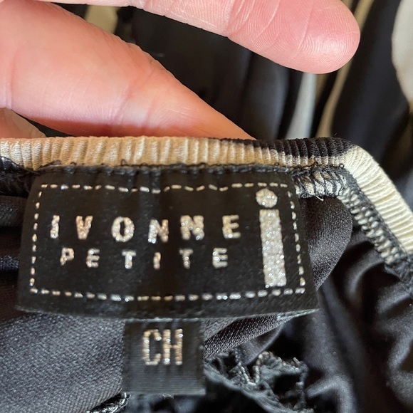 Elegant Black and White Halter-Top Jumpsuit with Ruffled Detail - Picture 10 of 16